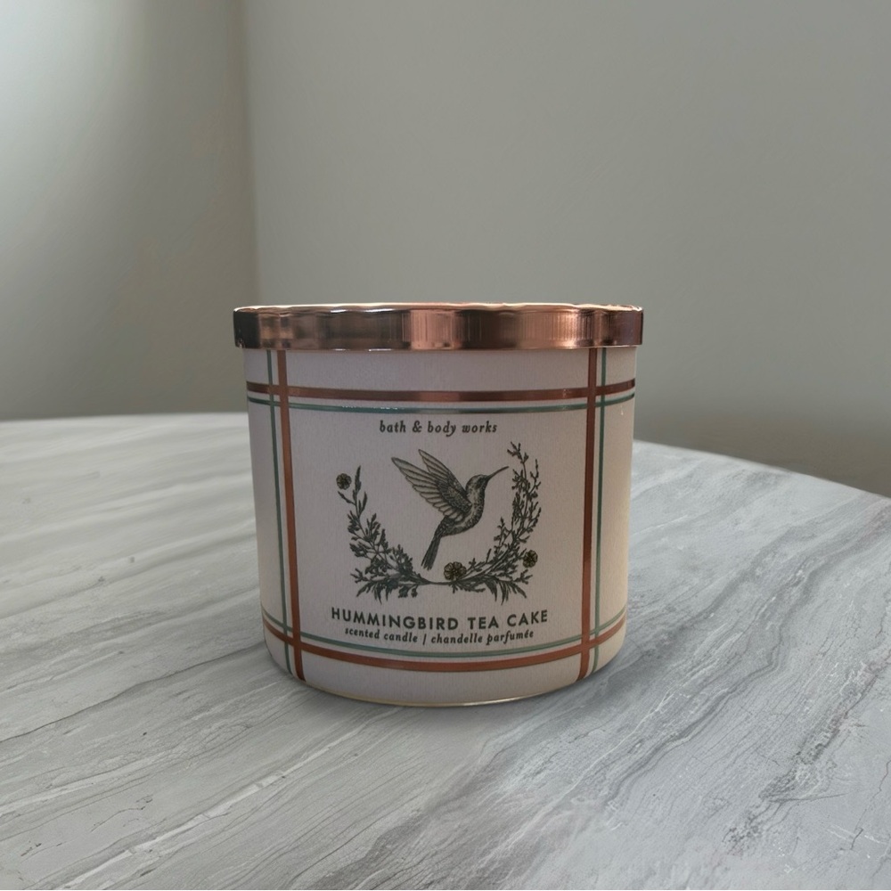 NEW Bath & Body Works Hummingbird Tea Cake Scented Candle